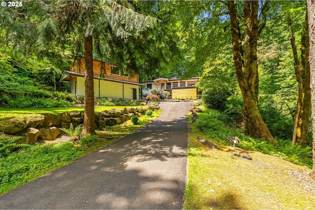 610 Atwater Rd, Lake Oswego, OR 97034 - view of front facade with driveway