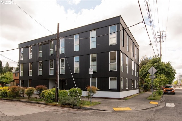 1480 N Jarrett St Unit 103, Portland, OR 97217 - view of building exterior with uncovered parking