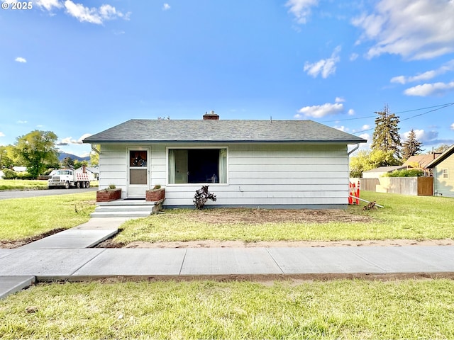 901 H Ave, La Grande, OR 97850 - view of front facade featuring a chimney