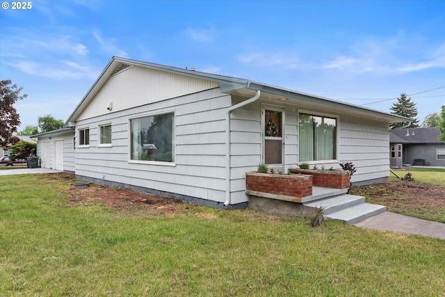 901 H Ave, La Grande, OR 97850 - ranch-style house featuring a front yard