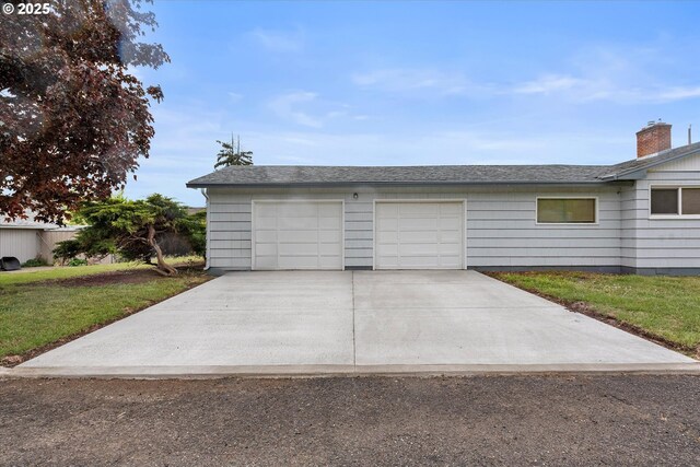 901 H Ave, La Grande, OR 97850 - garage with driveway