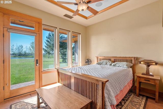 10771 E Langell Valley Rd, Bonanza, OR 97623 - bedroom with access to outside and ceiling fan