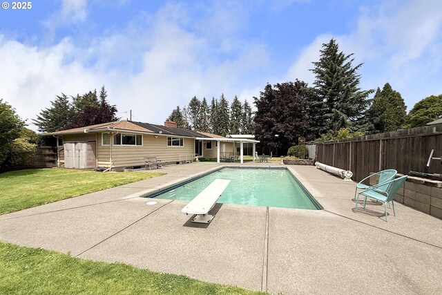 13275 NE Thompson Ct, Portland, OR 97230 - view of pool featuring a patio and a diving board
