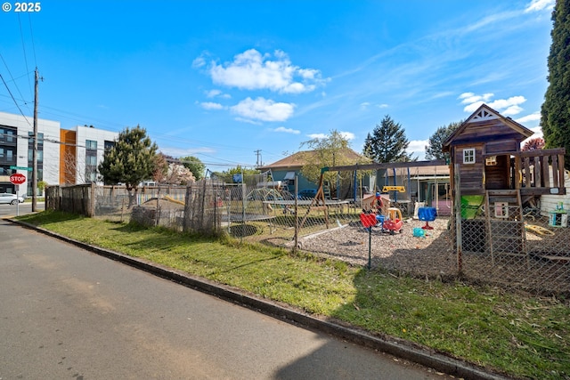 2104 N Rosa Parks Way, Portland, OR 97217 - view of playground