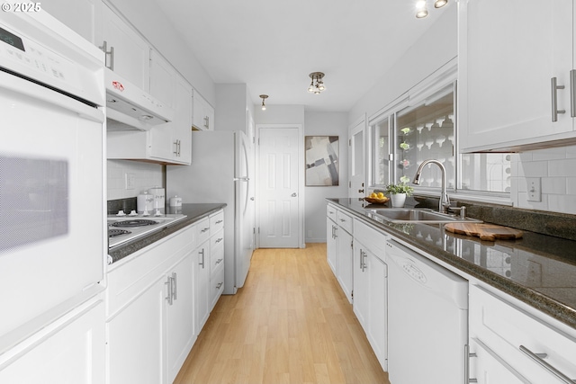 3038 SW Florida Ct Unit B, Portland, OR 97219 - kitchen with white appliances, a sink, tasteful backsplash, light wood-style flooring, and white cabinetry