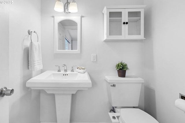 3038 SW Florida Ct Unit B, Portland, OR 97219 - half bath featuring toilet