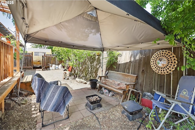317 E 14th St, The Dalles, OR 97058 - fenced backyard featuring a patio area