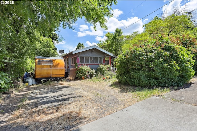 317 E 14th St, The Dalles, OR 97058 - view of front of house featuring a sunroom