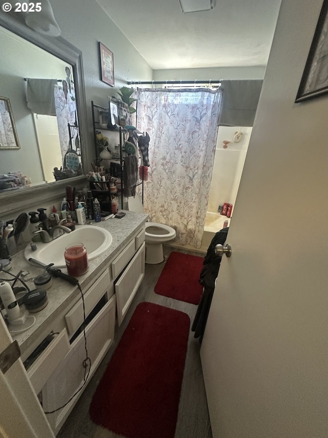 full bathroom featuring vanity, toilet, and shower / bath combo