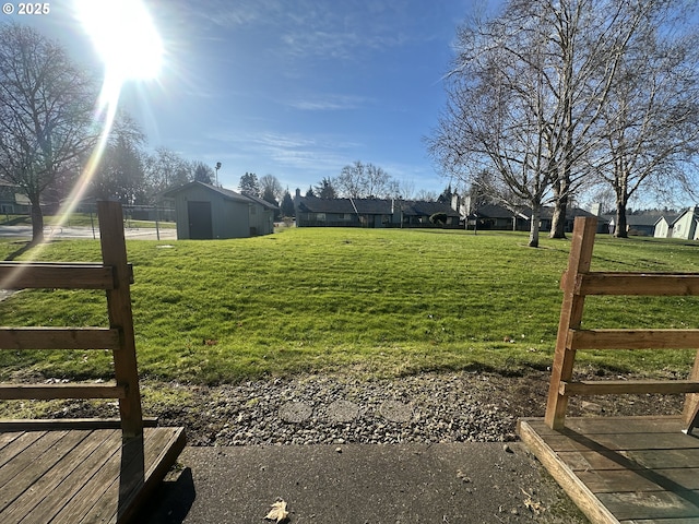 view of yard featuring a storage shed