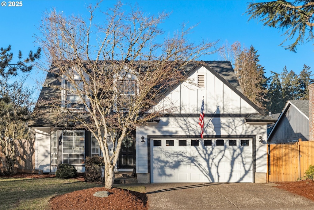 view of front facade featuring a garage