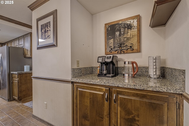 21445 NE Ornduff Rd, Hillsboro, OR 97123 - bar with freestanding refrigerator