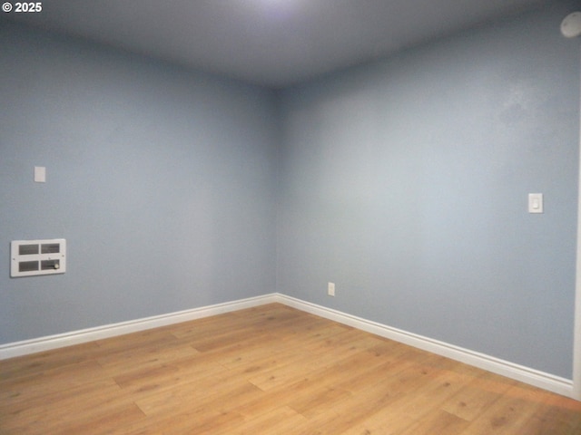 1582 N Ivy St, Coquille, OR 97423 - unfurnished room featuring light wood finished floors, baseboards, and heating unit