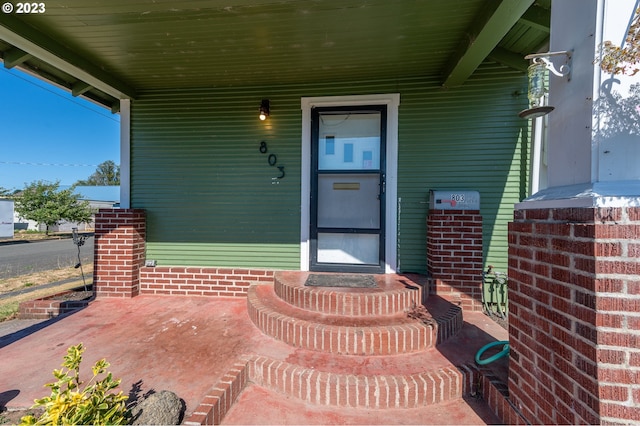 property entrance featuring covered porch