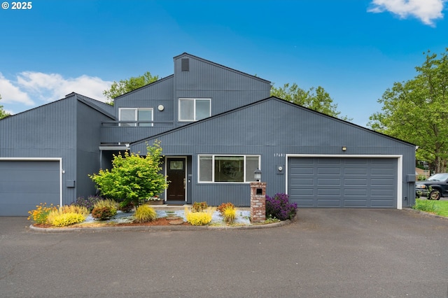 view of front of property featuring a garage and driveway