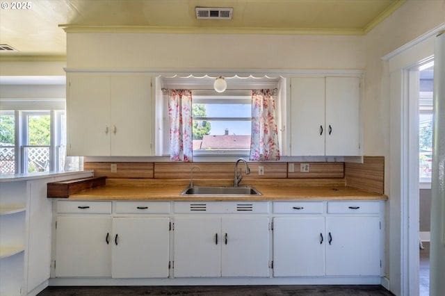 470 W 4th St, Coquille, OR 97423 - kitchen featuring a sink, crown molding, white cabinets, and light countertops