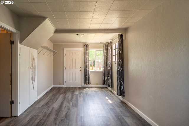 470 W 4th St, Coquille, OR 97423 - entryway featuring dark wood-style flooring, a textured wall, and baseboards