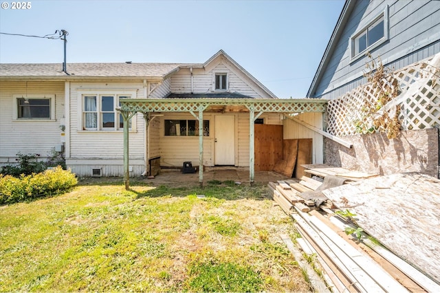 470 W 4th St, Coquille, OR 97423 - rear view of house with a lawn