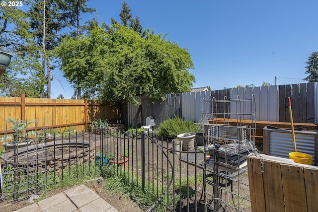 1646 E Gibbs Ave, Cottage Grove, OR 97424 - view of patio / terrace with a fenced backyard and a vegetable garden