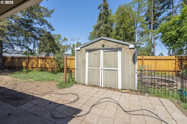 1646 E Gibbs Ave, Cottage Grove, OR 97424 - view of shed featuring a fenced backyard