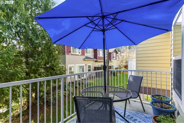 balcony with outdoor dining space