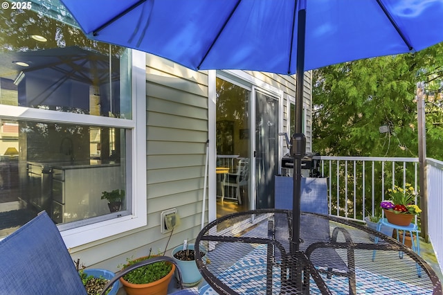 deck with outdoor dining space