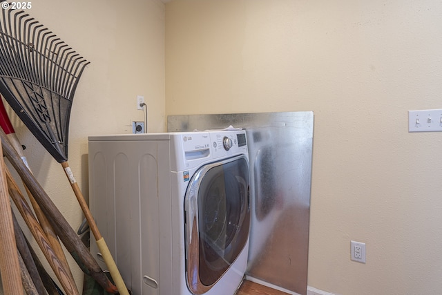 washroom with washer / clothes dryer
