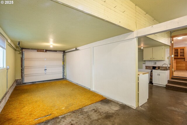 4160 Willhi St, Eugene, OR 97402 - garage with sink