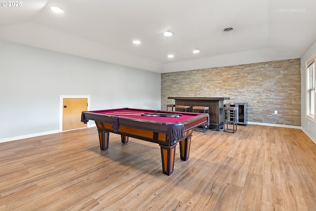 playroom featuring light wood finished floors, billiards, visible vents, baseboards, and vaulted ceiling