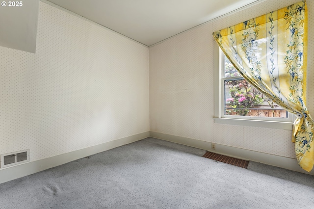 816 5th St, Lake Oswego, OR 97034 - carpeted empty room with wallpapered walls and baseboards