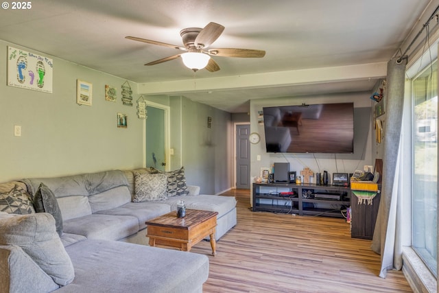 living room featuring light wood-style flooring and a ceiling fan