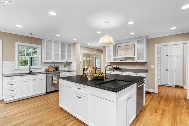 kitchen featuring a sink, dark countertops, and dishwasher