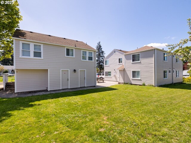 1070 Hiatt St, Lebanon, OR 97355 - rear view of house with a lawn and a patio