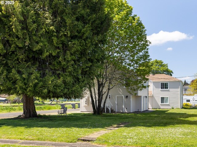 1070 Hiatt St, Lebanon, OR 97355 - view of yard