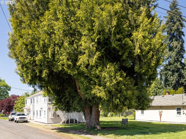 1070 Hiatt St, Lebanon, OR 97355 - view of home's exterior featuring a yard