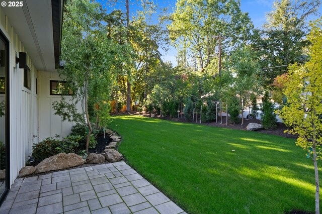 3884 Lake Grove Ave, Lake Oswego, OR 97035 - view of green lawn