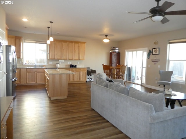 living room featuring sink, dark hardwood / wood-style floors, and ceiling fan