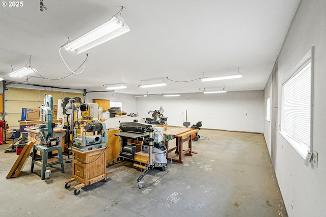 41266 Manitau Rd SE, Stayton, OR 97383 - garage with a workshop area