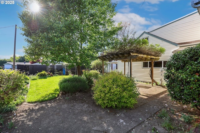 view of yard featuring a pergola