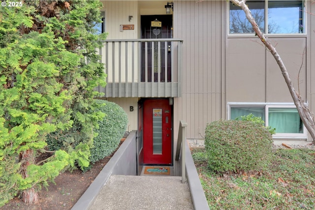 property entrance with a balcony