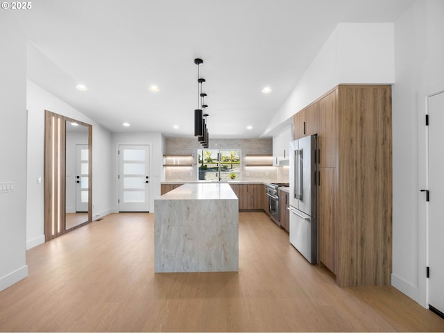 kitchen with premium appliances, recessed lighting, modern cabinets, and light wood-style floors