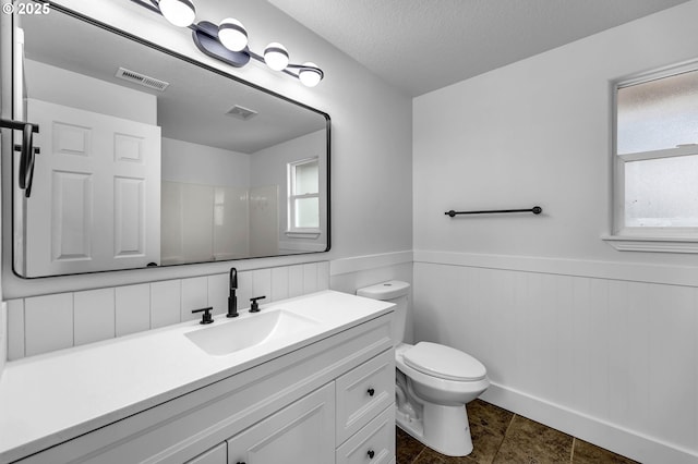 3612 NE 111th St, Vancouver, WA 98686 - full bathroom featuring plenty of natural light, a wainscoted wall, toilet, vanity, and tile patterned floors