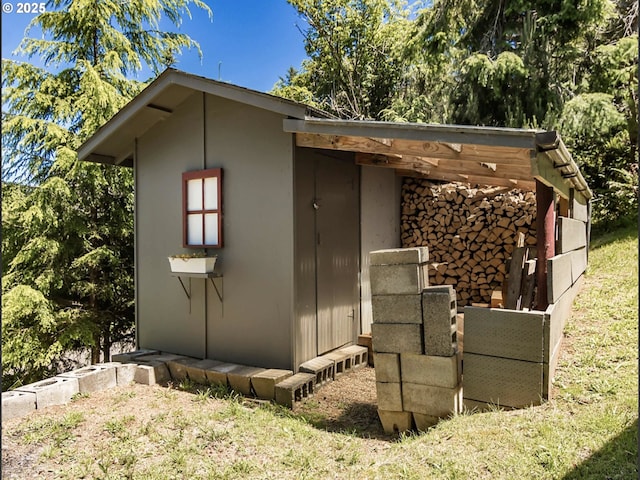 view of outbuilding featuring an outbuilding