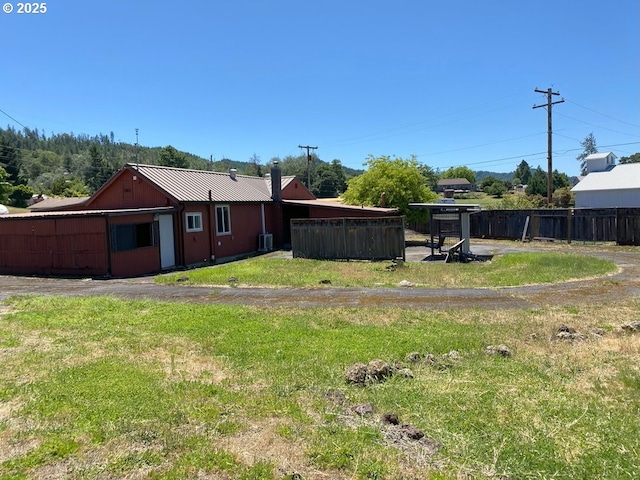 1223 NE Locust St, Oakland, OR 97462 - view of yard with cooling unit