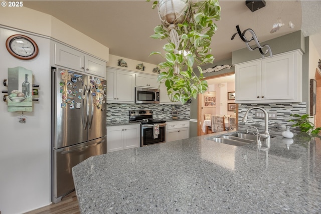4405 NE 29th Ave, Vancouver, WA 98663 - kitchen featuring stainless steel appliances, a peninsula, white cabinets, and tasteful backsplash