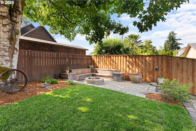 229 N 6th St, Carlton, OR 97111 - fenced backyard featuring an outdoor fire pit and a patio area