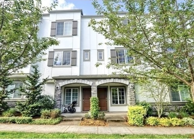 view of front of property featuring a porch and stucco siding