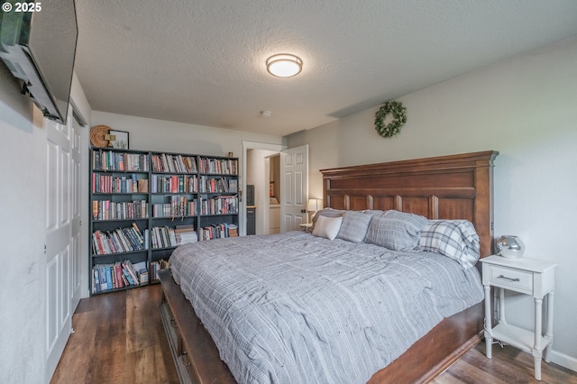 2261 Fulton Pl SE, Albany, OR 97322 - bedroom with wood finished floors, baseboards, and a textured ceiling