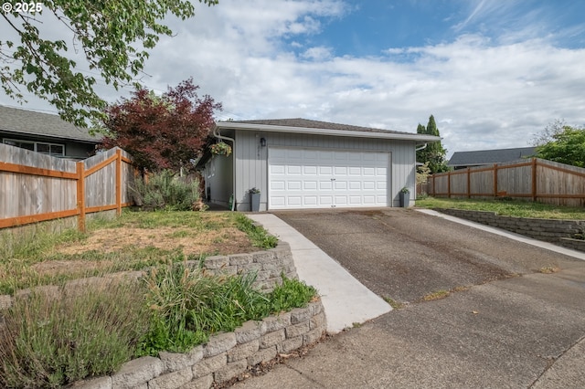 2261 Fulton Pl SE, Albany, OR 97322 - view of front of home featuring a garage