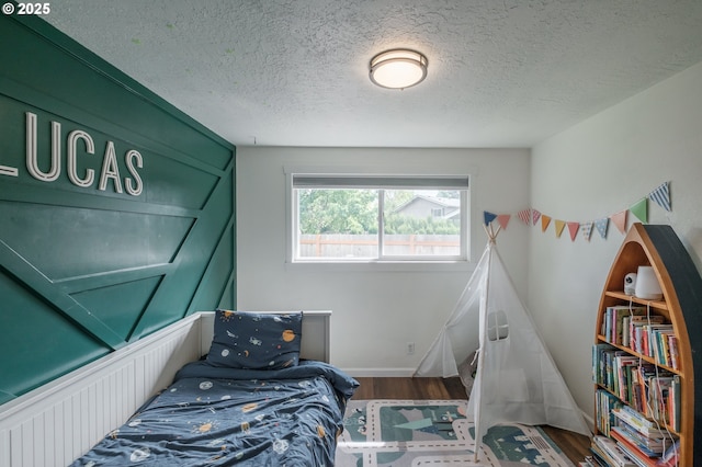 2261 Fulton Pl SE, Albany, OR 97322 - bedroom featuring wood finished floors, baseboards, and a textured ceiling